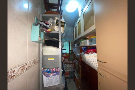 Casa à venda com 264m², 5 quartos e 3 vagas Casa à venda com 264m², 5 quartos e 3 vagasQuarto de Serviço