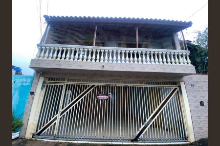 Casa à venda com 264m², 5 quartos e 3 vagas Casa à venda com 264m², 5 quartos e 3 vagasFachada