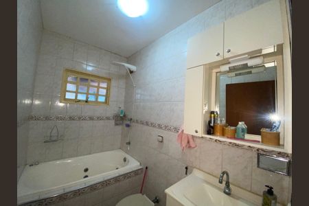 Casa à venda com 264m², 5 quartos e 3 vagas Casa à venda com 264m², 5 quartos e 3 vagasBanheiro