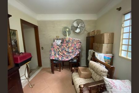 Casa à venda com 264m², 5 quartos e 3 vagas Casa à venda com 264m², 5 quartos e 3 vagasSala