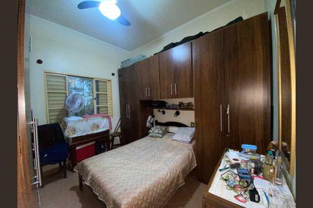 Casa à venda com 264m², 5 quartos e 3 vagas Casa à venda com 264m², 5 quartos e 3 vagasQuarto