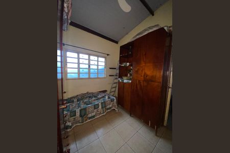 Casa à venda com 264m², 5 quartos e 3 vagas Casa à venda com 264m², 5 quartos e 3 vagasQuarto 3