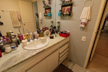 Apartamento à venda com 114m², 3 quartos e 2 vagas Apartamento à venda com 114m², 3 quartos e 2 vagasBanheiro 2