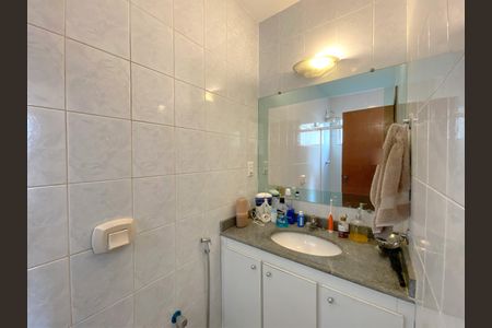 Apartamento à venda com 75m², 3 quartos e 2 vagasBanheiro da Suíte