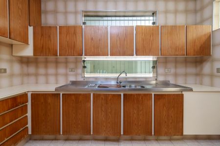 Casa à venda com 159m², 3 quartos e 2 vagas Casa à venda com 159m², 3 quartos e 2 vagasCozinha