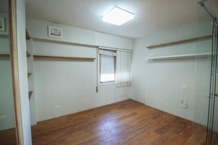 Apartamento para alugar com 120m², 2 quartos e 2 vagas Apartamento para alugar com 120m², 2 quartos e 2 vagasQuarto 1 - Closet