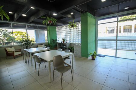 Apartamento para alugar com 120m², 2 quartos e 2 vagas Apartamento para alugar com 120m², 2 quartos e 2 vagasÁrea comum