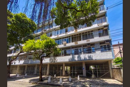 Apartamento à venda com 120m², 3 quartos e 1 vaga Apartamento à venda com 120m², 3 quartos e 1 vagaFachada e portaria