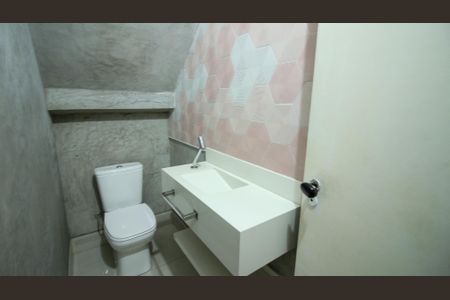 Casa à venda com 300m², 5 quartos e 2 vagas Casa à venda com 300m², 5 quartos e 2 vagasLavabo