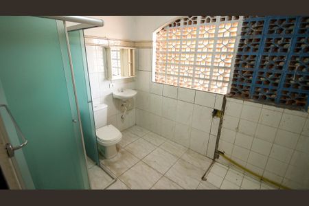 Casa à venda com 300m², 5 quartos e 2 vagas Casa à venda com 300m², 5 quartos e 2 vagasBanheiro da Suíte 2