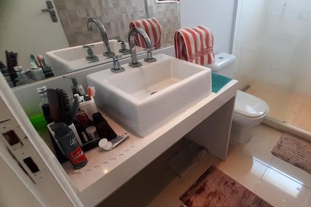 Casa à venda com 273m², 4 quartos e 5 vagas Casa à venda com 273m², 4 quartos e 5 vagasBanheiro 1