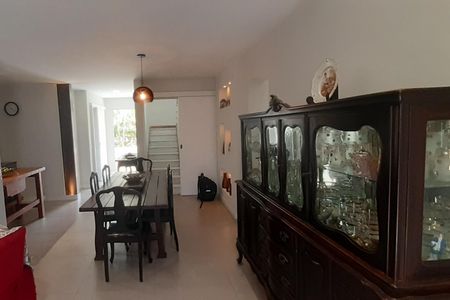 Casa à venda com 273m², 4 quartos e 5 vagas Casa à venda com 273m², 4 quartos e 5 vagasSala de Jantar