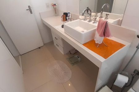 Casa à venda com 273m², 4 quartos e 5 vagas Casa à venda com 273m², 4 quartos e 5 vagasBanheiro da Suíte