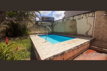 Casa à venda com 273m², 4 quartos e 5 vagas Casa à venda com 273m², 4 quartos e 5 vagasPiscina