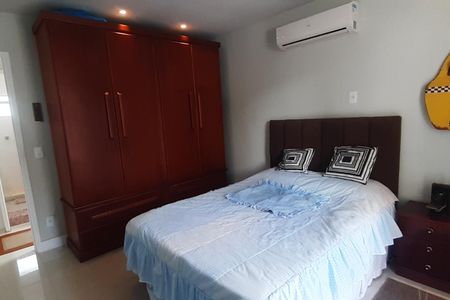 Casa à venda com 273m², 4 quartos e 5 vagas Casa à venda com 273m², 4 quartos e 5 vagasQuarto 1