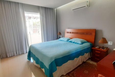 Casa à venda com 273m², 4 quartos e 5 vagas Casa à venda com 273m², 4 quartos e 5 vagasSuíte