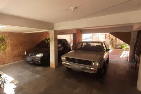 Casa à venda com 273m², 4 quartos e 5 vagas Casa à venda com 273m², 4 quartos e 5 vagasGaragem