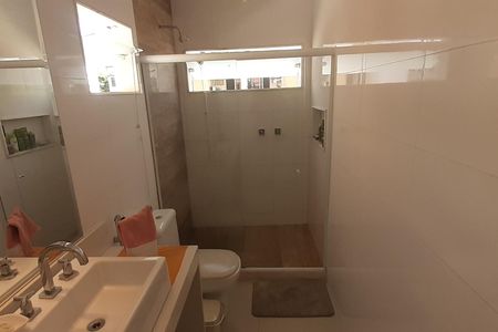 Casa à venda com 273m², 4 quartos e 5 vagas Casa à venda com 273m², 4 quartos e 5 vagasBanheiro da Suíte