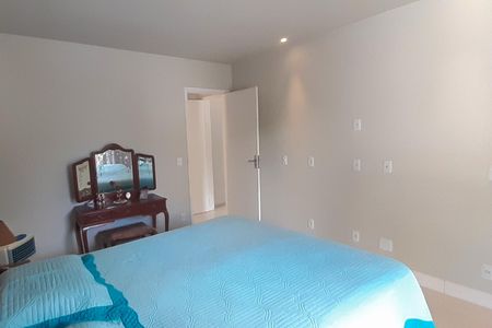 Casa à venda com 273m², 4 quartos e 5 vagas Casa à venda com 273m², 4 quartos e 5 vagasSuíte