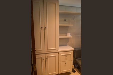 Apartamento à venda com 180m², 3 quartos e 2 vagas Apartamento à venda com 180m², 3 quartos e 2 vagasBanheiro Suite 2