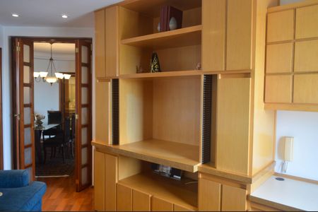 Apartamento à venda com 180m², 3 quartos e 2 vagas Apartamento à venda com 180m², 3 quartos e 2 vagasSala