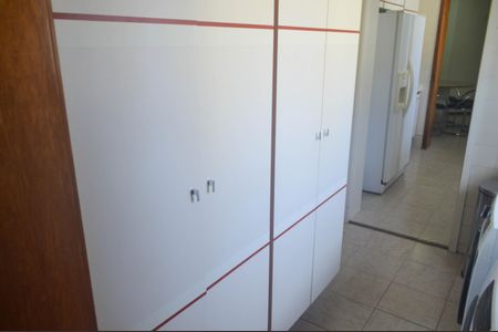 Apartamento à venda com 180m², 3 quartos e 2 vagas Apartamento à venda com 180m², 3 quartos e 2 vagasÁrea de Serviço
