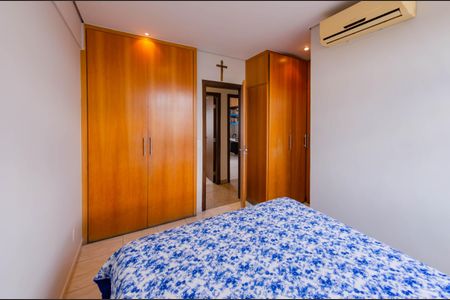 Apartamento à venda com 161m², 3 quartos e 2 vagas Apartamento à venda com 161m², 3 quartos e 2 vagasSuíte