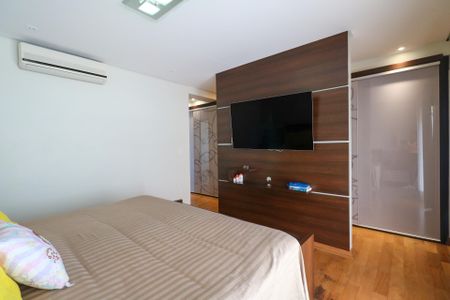 Apartamento à venda com 263m², 4 quartos e 4 vagasSuíte 1