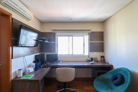 Apartamento à venda com 263m², 4 quartos e 4 vagasSuíte 4 / Escritório