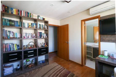 Apartamento à venda com 263m², 4 quartos e 4 vagasSuíte 4 / Escritório