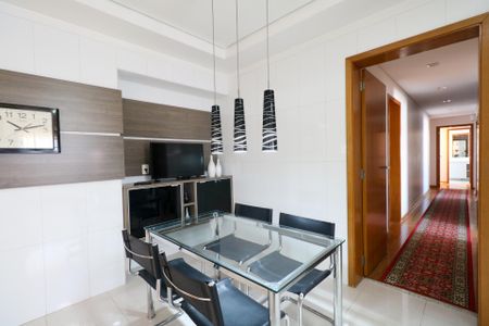 Apartamento à venda com 263m², 4 quartos e 4 vagasCozinha