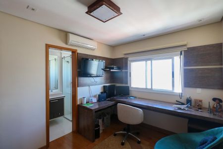 Apartamento à venda com 263m², 4 quartos e 4 vagasSuíte 4 / Escritório