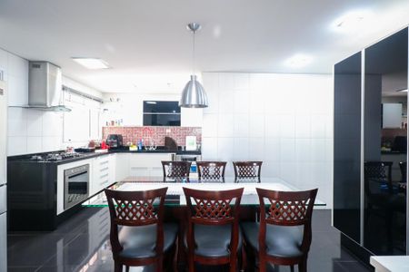 Apartamento à venda com 172m², 4 quartos e 4 vagasCozinha