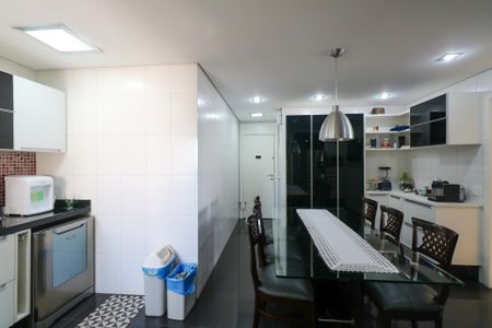 Apartamento à venda com 172m², 4 quartos e 4 vagasCozinha