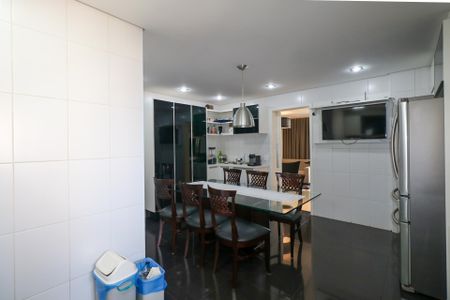 Apartamento à venda com 172m², 4 quartos e 4 vagasCozinha