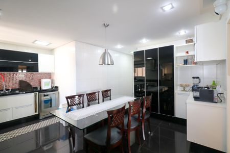 Apartamento à venda com 172m², 4 quartos e 4 vagasCozinha