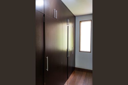 Casa à venda com 354m², 4 quartos e 4 vagasQuarto 1