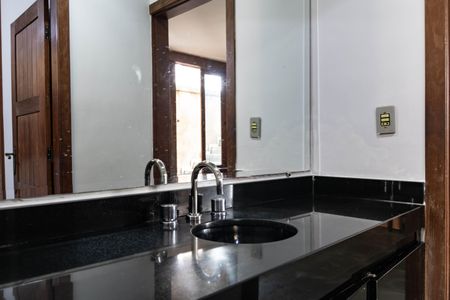 Casa à venda com 354m², 4 quartos e 4 vagasBanheiro