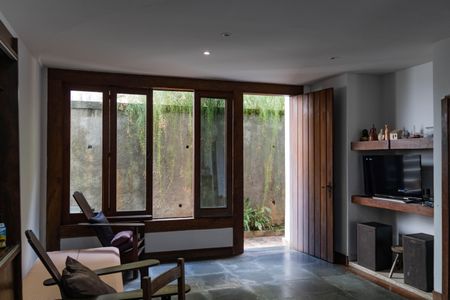 Casa à venda com 354m², 4 quartos e 4 vagasSala