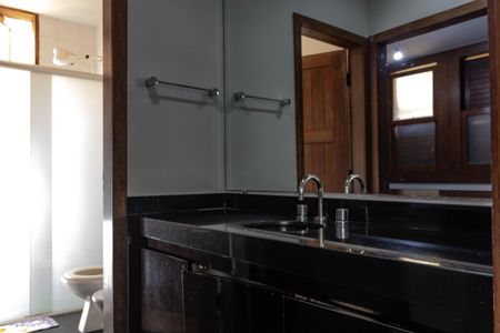 Casa à venda com 354m², 4 quartos e 4 vagasBanheiro