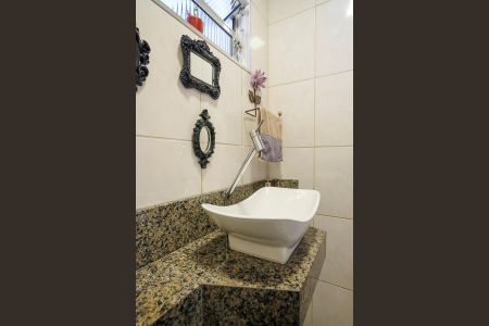 Casa à venda com 140m², 2 quartos e 2 vagasLavabo