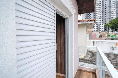 Casa à venda com 140m², 2 quartos e 2 vagasVaranda quarto 1