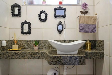 Casa à venda com 140m², 2 quartos e 2 vagasLavabo