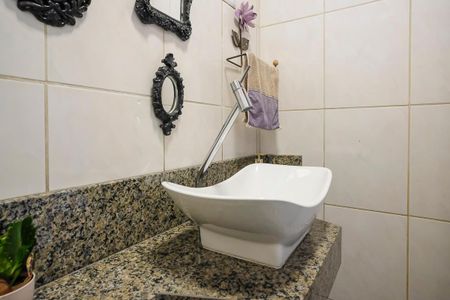 Casa à venda com 140m², 2 quartos e 2 vagasLavabo