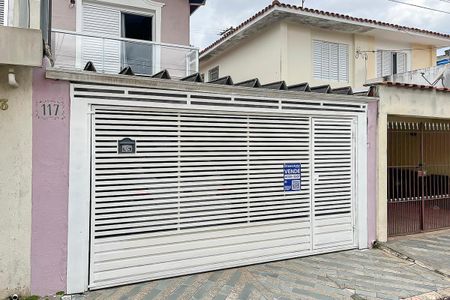 Casa à venda com 140m², 2 quartos e 2 vagasFachada + plaquinha