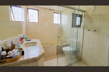 Apartamento à venda com 154m², 4 quartos e 2 vagas Apartamento à venda com 154m², 4 quartos e 2 vagasBanheiro Suite