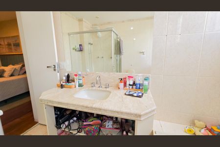 Apartamento à venda com 154m², 4 quartos e 2 vagas Apartamento à venda com 154m², 4 quartos e 2 vagasBanheiro Suite