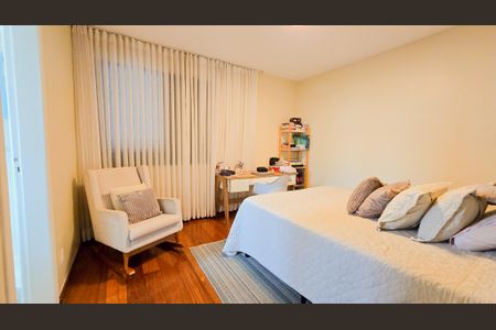 Apartamento à venda com 154m², 4 quartos e 2 vagas Apartamento à venda com 154m², 4 quartos e 2 vagasQuarto 01 - Suite