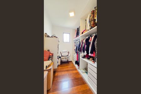 Apartamento à venda com 154m², 4 quartos e 2 vagas Apartamento à venda com 154m², 4 quartos e 2 vagasCloset da suíte