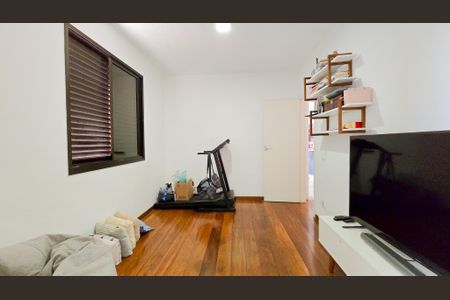 Apartamento à venda com 154m², 4 quartos e 2 vagas Apartamento à venda com 154m², 4 quartos e 2 vagasQuarto 02 - Semi suite